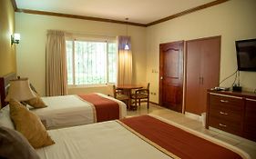 Pato Canales Hotel & Resort